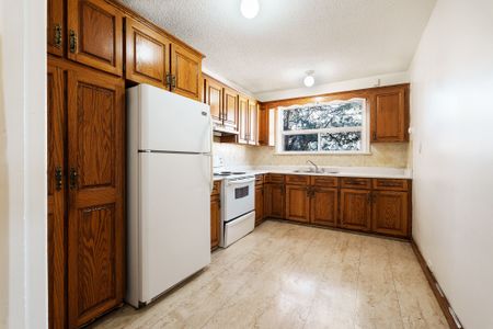 For Lease - 56 Ash Crescent, Toronto, Ontario - Photo 5