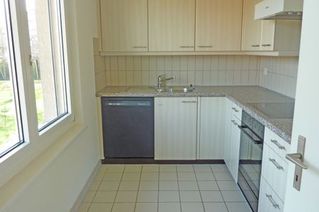 Living generously in the beautiful Buchhalden quarter - limited until 30.09.2027! - Photo 4