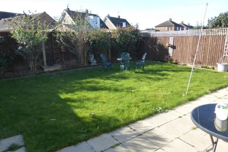 Hemingford Crescent - Photo 2