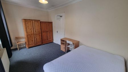 4 bedroom flat to rent - Photo 5