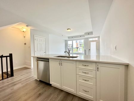 For Lease - 643 Makwa Private, Manor Park - Cardinal Glen and Area, Ontario - Photo 2