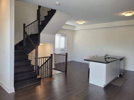 For Lease - 1401 Clarriage Court, Milton, Ontario - Photo 5