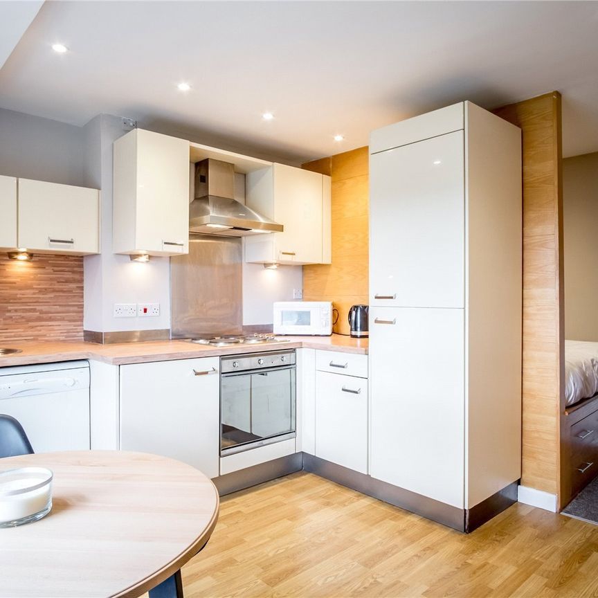 52 Bankfield Road, Huddersfield, HD1 - Photo 1