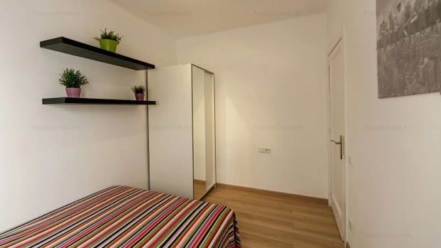 Room in a shared 5-bedroom apartment for rent in Navas. - Photo 1