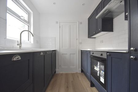 2 bedroom terraced house to rent - Photo 5