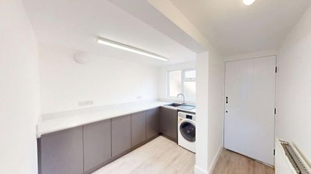 3 bedroom semi-detached house to rent - Photo 5