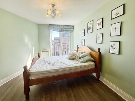 Chertsey Road, Woking, Surrey, GU21 5BL - Photo 5