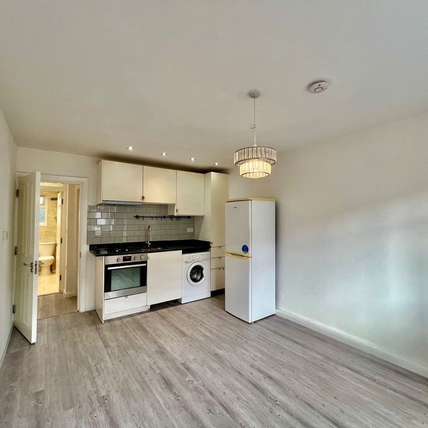 2 Bed Flat, Fortess Road, NW5 - Photo 1