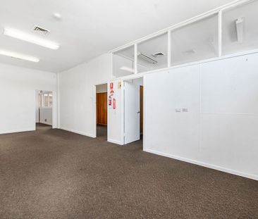 Three Bedroom Apartment - Affordable & Central - Photo 5