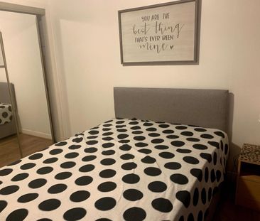 1 Bed Flat, Elderslie Street, G3 - Photo 1