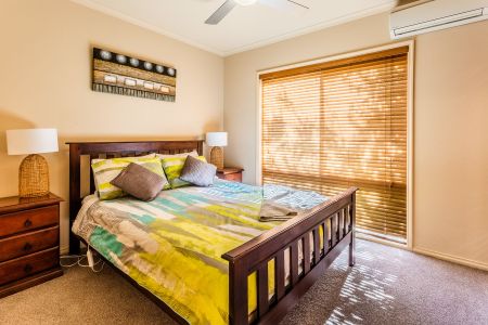 Relaxed Living, Perfect Location - Photo 2