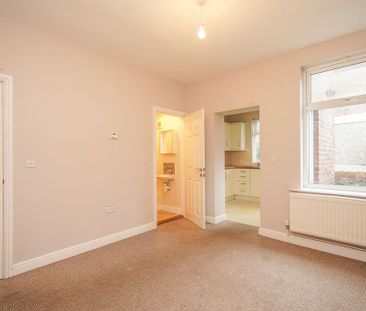 2 bedroom end of terrace house to rent - Photo 2