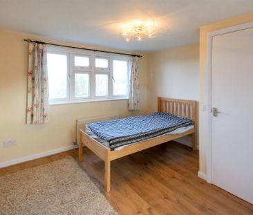 4 bedroom semi-detached bungalow to rent - Photo 4