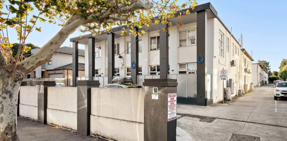 Refined Bayside Living in a Premier Brighton Setting - Photo 2