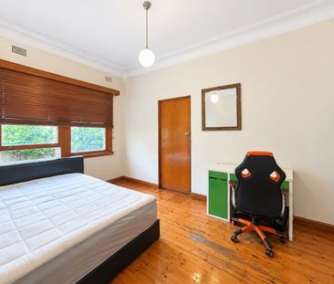 Spacious 4-Bedroom Family Home | Furniture Optional | Prime Eastwoo... - Photo 6