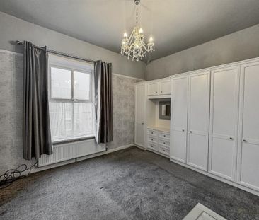 2 bedroom end of terrace house to rent - Photo 1