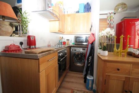 Studio to rent - Photo 3