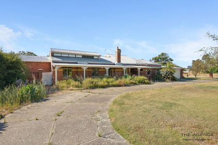 Spacious Family Living with Pool & Huge Shed - Photo 3