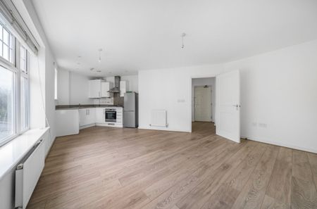 Flat to rent - Wells View Drive, Bromley, BR2 - Photo 4