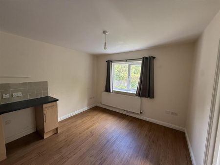 2 bedroom maisonette to rent - Photo 5