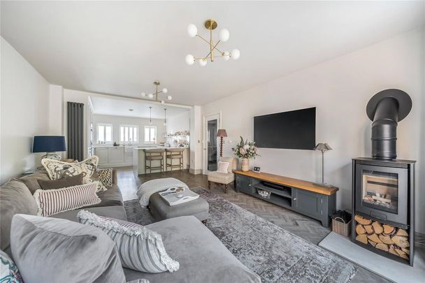 3 bedroom semi-detached house to rent - Photo 1