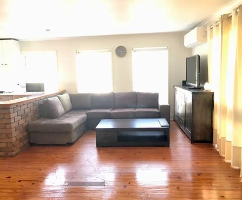 Fully furnished Southport Home, Female Only - Photo 1