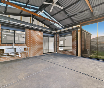 21 Wild Cherry Avenue, Pakenham VIC 3810 - House For Rent | Domain - Photo 5