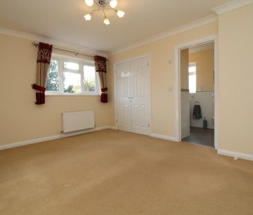 4 bedroom detached house to rent - Photo 5
