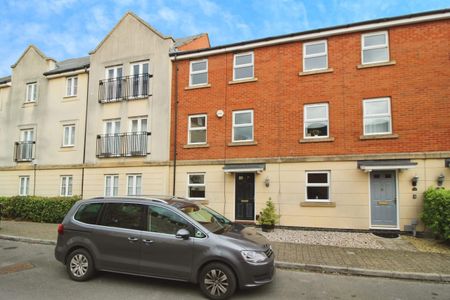 Muirfield, Swindon, Swindon, SN25 - Photo 3