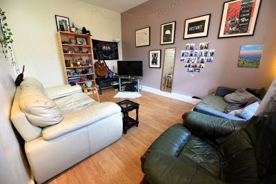 3 bedroom House in Haddon Avenue, Leeds - Photo 2