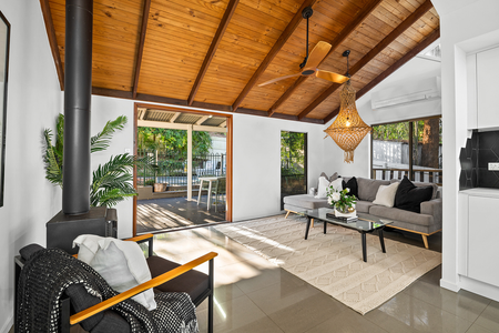 Modern Rainforest Retreat with Dual Living in a Private, Leafy Cul-De-Sac - Photo 3