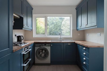 2 bedroom semi-detached house to rent - Photo 5