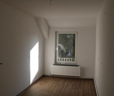 Tolle modernisierte 2-Raum-Dachgeschosswohnung - Photo 4
