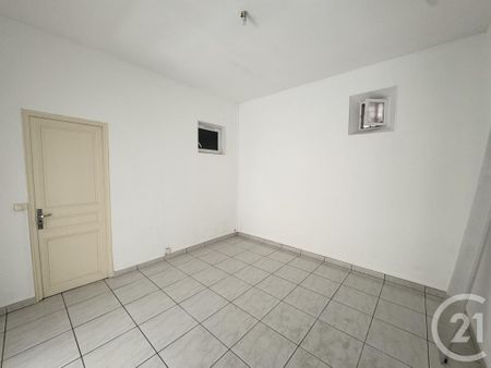 Location Appartement 1 pièce 46m² MARSEILLE 5ème - Photo 4