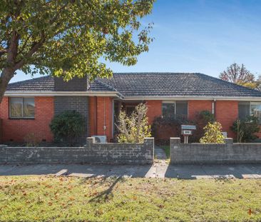 IDEAL PARKDALE SCHOOL LOCATION | LARGE YARD | WELL MAINTAINED HOME - Photo 2