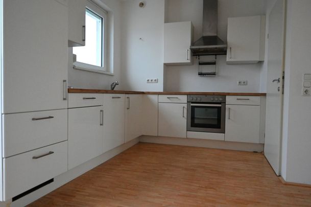 Attraktive 4 Zimmer Dachgeschosswohnung in Hörsching – Hell, großzügig und modern - Photo 1
