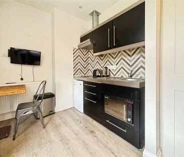Studio to rent - Photo 3