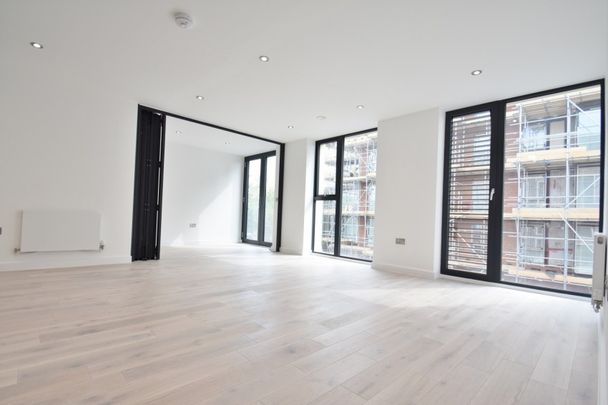 49 Station Road, 49 Station Road, Gerrards Cross,SL9 - Photo 1