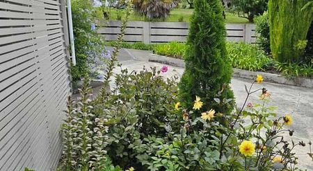 Butterfly Cottage - 1 bedroom with own Garage - Photo 3