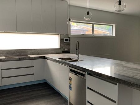 TOWNHOUSE WITH MODERN FINISHES - Photo 4