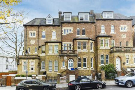 2 bedroom flat in Hampstead - Photo 2