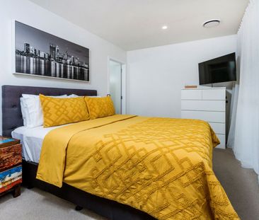 Fab spacious family home in great location with Double Garage!! - Photo 5