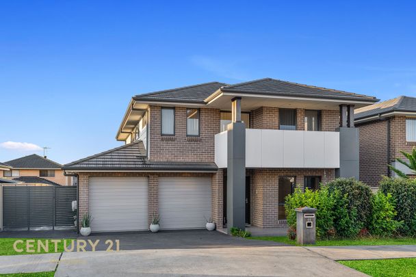 Luxurious Family Home with Inground Swimming Pool - Photo 1