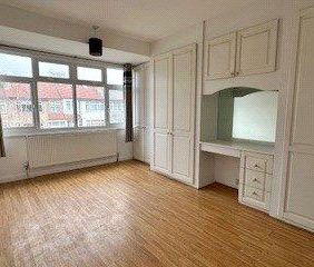 4 bedroom semi-detached house to rent - Photo 6