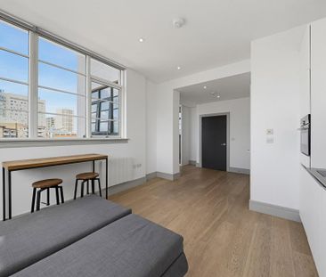 Studio to rent - Photo 1