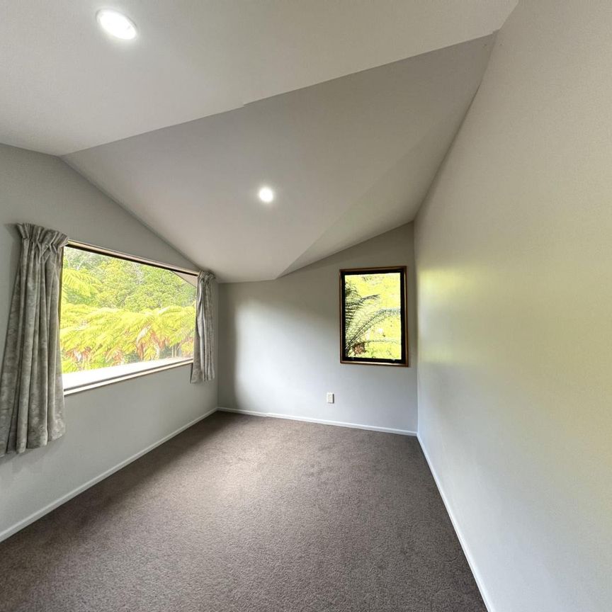 Waikanae - 4 Bedrooms - Photo 1