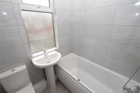 17, Ashby Terrace, Leeds, LS13 3AF - Photo 4