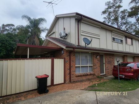 Low Maintenance 3 Bedroom Townhouse - Photo 2