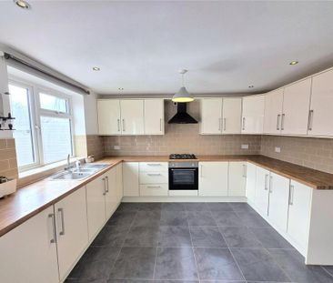 3 bedroom end of terrace house to rent - Photo 5