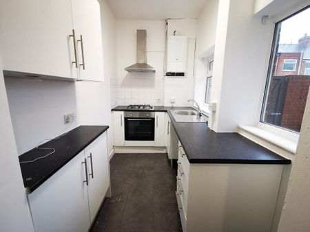 2 bedroom terraced house to rent - Photo 3